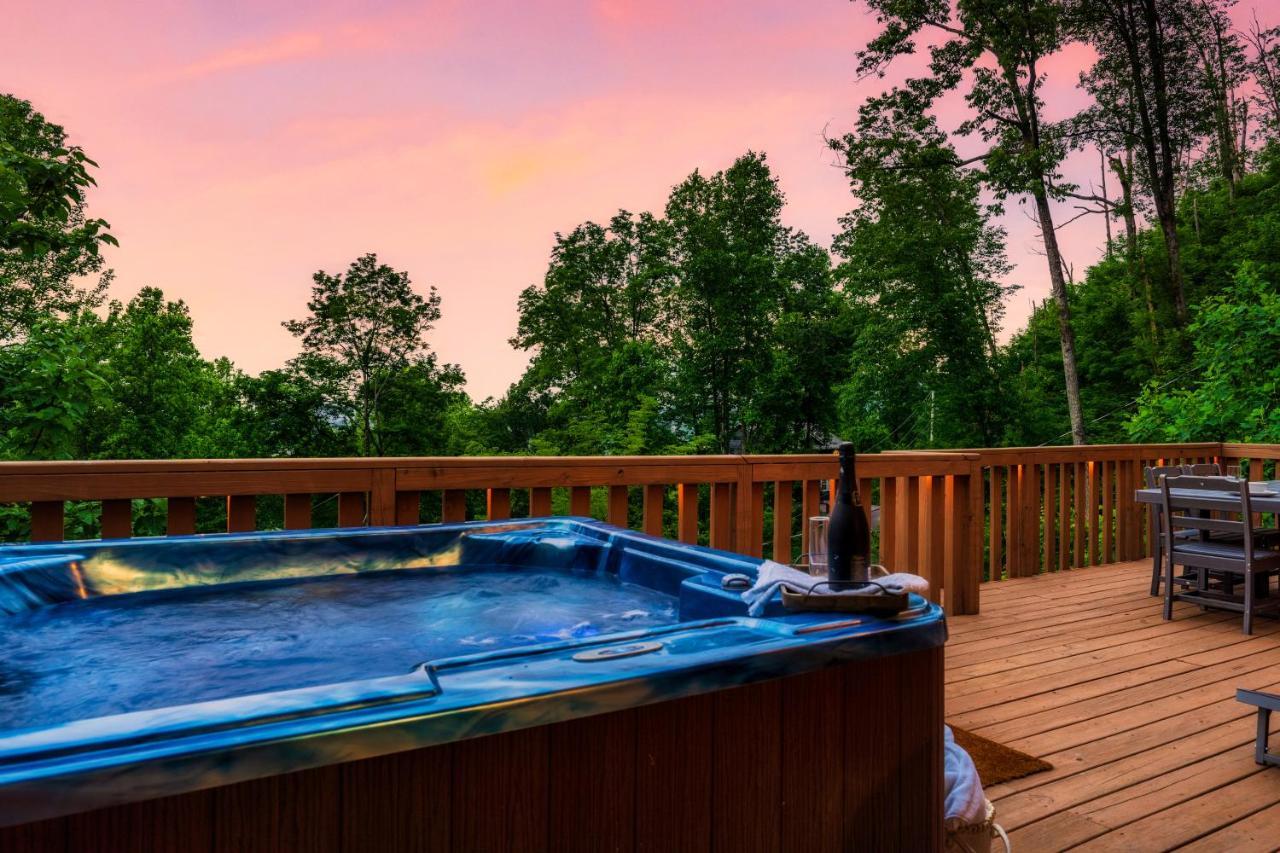 Mountainside - New Luxury Cabin-Fire Table-Hot Tub-3 Pools-Ps5-Bears Gatlinburg Bagian luar foto