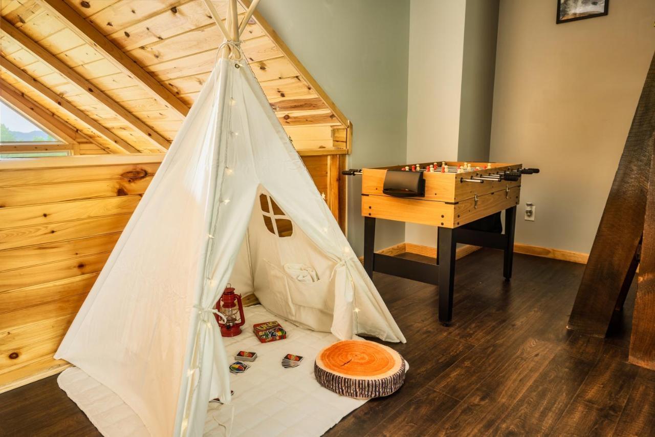 Mountainside - New Luxury Cabin-Fire Table-Hot Tub-3 Pools-Ps5-Bears Gatlinburg Bagian luar foto