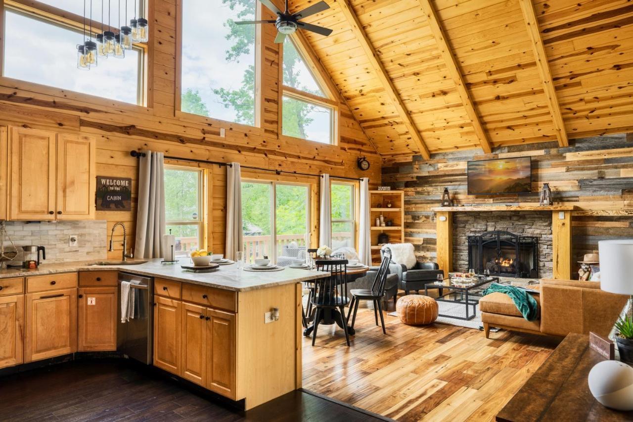 Mountainside - New Luxury Cabin-Fire Table-Hot Tub-3 Pools-Ps5-Bears Gatlinburg Bagian luar foto