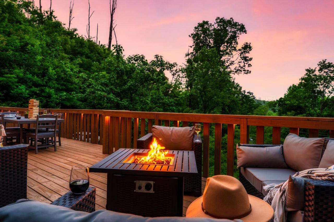 Mountainside - New Luxury Cabin-Fire Table-Hot Tub-3 Pools-Ps5-Bears Gatlinburg Bagian luar foto